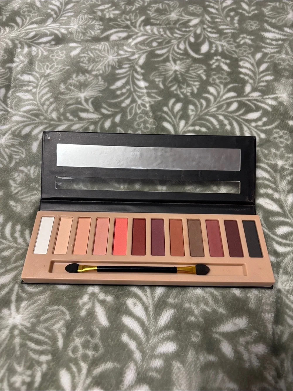 NAK 12-Color Eyeshadow Palette – Rose Pink & Mauve Tones